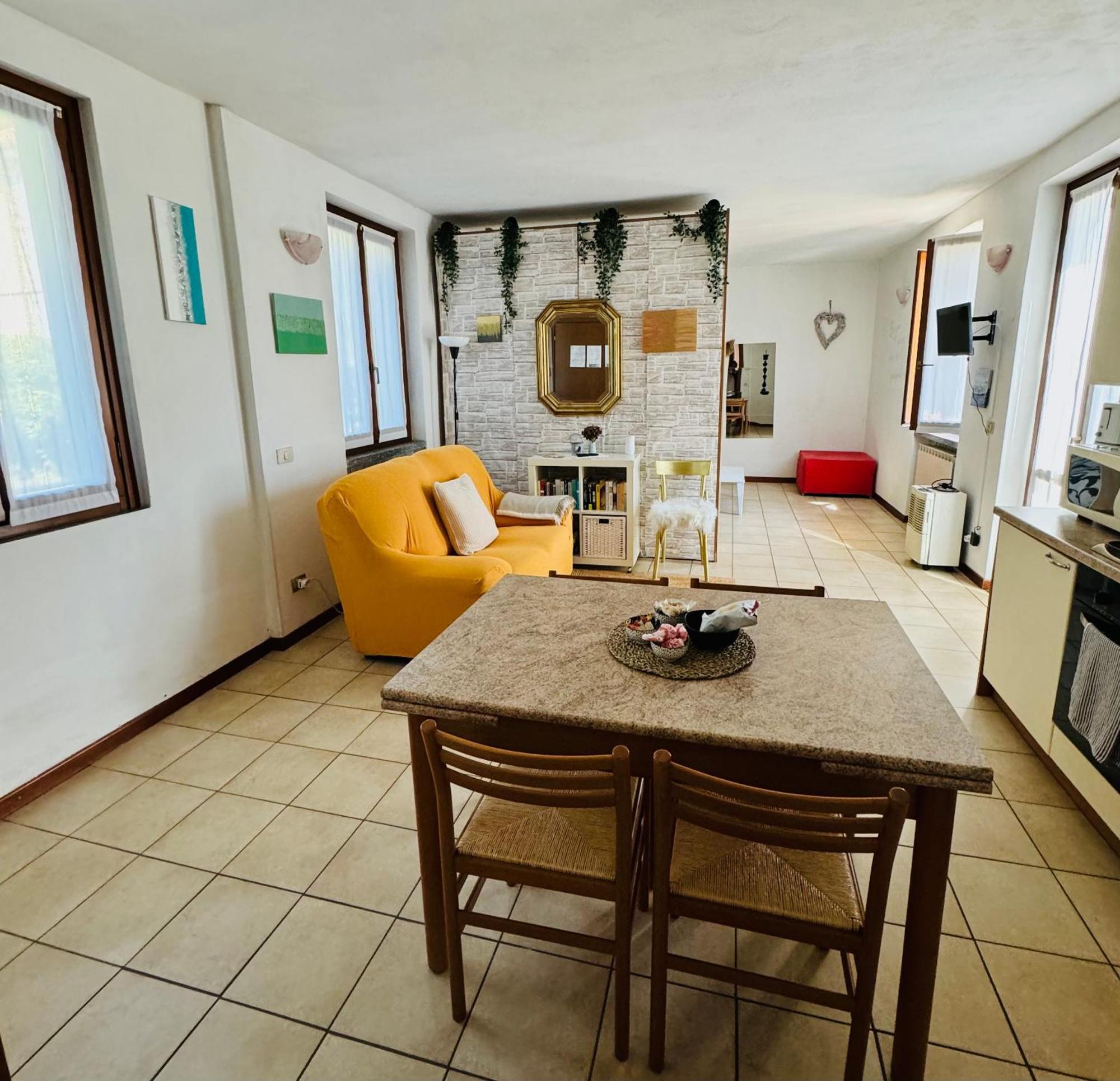 Casa Nonna Elide Apartment Besozzo Exterior photo